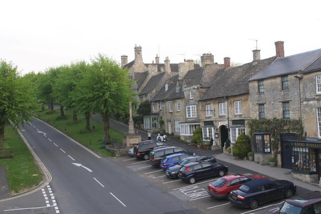 Highway Hotel Burford Exterior foto